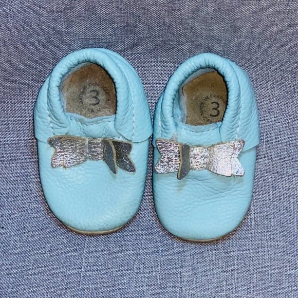 Minimocs/Heyfolks soft soled shoes blue with silver bows size 3 - Picture 1 of 2